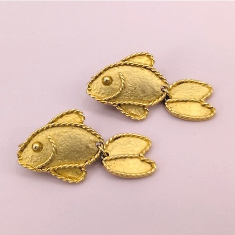 VTG Norma Jean Fish Dangle Earrings Articulated Gold Tone Clip on Novelty